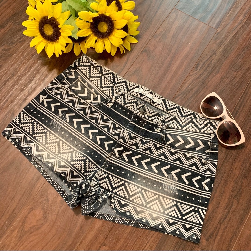 Denim BLVD Tribal Print Black Denim Shorts Size Large
